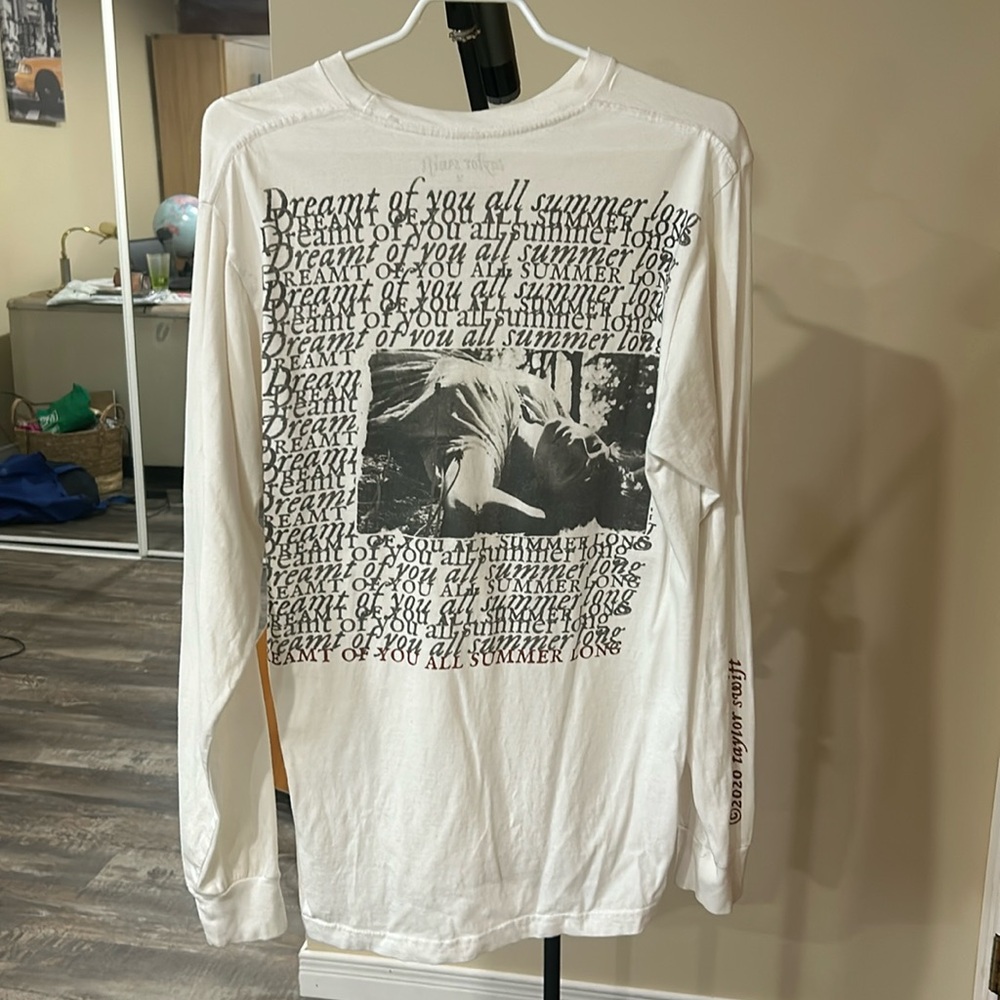 Taylor Swift Folklore Merch August sold out exclusif one year anniversaire